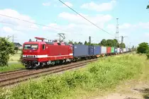 An diesem Sonntag Mittag überraschte mich die DeltaRail 243 559 mit ihrem Containerzug auf der Durchfahrt von Ahlten.