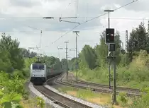 186 457 kommt auf den Fotografen in Odenkirchen zugefahren am Sonntag 25.6.2017