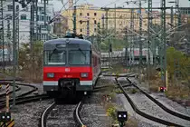 Am 06.11.2015 standen 420 434-3/420 934-2 zusammen mit 420 949-0/420 449-1 abgestellt als Reserve im Vorfeld von Stuttgart Hbf und warteten auf ihren nächsten Einsatz.