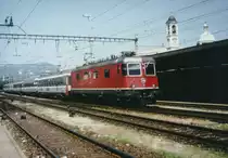 SBB: Erinnerung an die Re 6/6 im Personenverkehr.
Der grenzüberschreitende  Colosseum  mit der Re 6/6 11670 Affoltern am Albis in Chiasso im Jahre 1999.
Foto: Walter Ruetsch
