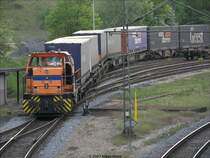 Im �bergabe-Bahnhof Wanne -Eickel wartet WHE 28 mit einen Containerzug auf Abfahrt zum GVZ Herne. 25.04.2007