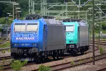 185 510-5 von Railtraxx und 185 609-5 von Crossrail stehen abgestellt in Herzogenrath.
Aufgenommen vom Bahnsteig 2 in Herzogenrath. 
Bei Sommerwetter am Mittag vom 5.6.2017. 