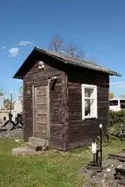 Eine für Lettland typische Wärterbude im Außengelände des Eisenbahnmuseums Jelgava. 13.05.2017