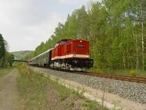 112 326-4 vor dem Sonderzug des Eisenbahnmuseums Schwarzenberg am 06.05.07.