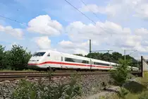 402 004 (Tz 204  Bielefeld ) als ICE ICE 680 (Linie 25) von München Hbf nach Hamburg-Altona in Radbruch auf der Bahnstrecke Hannover–Hamburg (KBS 110). [6.7.2017 - 13:40 Uhr]