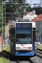 BIELEFELD, 03.07.2017, Stadtbahnzug 572 als Linie 1 nach Senne bei der Anfahrt auf die Haltestelle Johannesstift