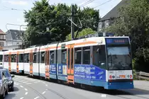 BIELEFELD, 03.07.2017, Stadtbahnzug 562 als Linie 1 nach Sennee nach Ausfahrt aus der Haltestelle Johannesstift