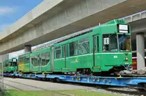 Am 03.07.2017 wird der Be 4/6S 664 in der Hauptwerkstatt auf einen Lastwagen verladen. Danach wird er auf der Strasse zu einem Verladeplatz gefahren wo er auf einen Eisenbahnwagen umgeladen wird. Danach tritt er zusammen mit sieben weiteren die lange Reise in seine neue Heimat Sofia an. Fertig Verladen und gesichert wartet der Be 4/6S 664 auf den Abtransport.