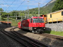 Ge 4/4 III 651  Fideris  verlässt mit dem RE1160 (St.Moritz - Chur) den Bahnhof von Filisur.

Filisur, 13. Juni 2017