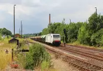 285 107-9 (ITL) fuhr am 14.07.17 einen Schotterzug von Strassgräbchen Bernsdorf nach Greiz.
Hier ist der Zug bei der Durchfahrt in Plauen/V. unterer Bahnhof zu sehen.


