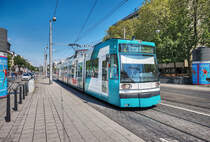 Der rnv-Tramwagen 5621, fährt am 20.4.2017, kurz vor der Haltestelle Mannheim Hauptbahnhof vorüber.
Unterwegs war die Garnitur auf der Linie 2 (Feudenheim, Endstelle - Neckarstadt West).