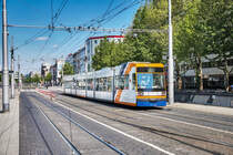 Nachschuss vom rnv-Tramwagen 1031, kurz nach der Haltestelle Mannheim Hauptbahnhof.
Unterwegs war die Garnitur auf der Linie 1 (Schönau, Endstelle - MA-Rheinau, Bahnhof).
Aufgenommen am 20.4.2017.