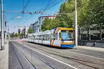 Nachschuss vom rnv-Tramwagen 1031, kurz nach der Haltestelle Mannheim Hauptbahnhof.
Unterwegs war die Garnitur auf der Linie 1 (Schönau, Endstelle - MA-Rheinau, Bahnhof).
Aufgenommen am 20.4.2017.