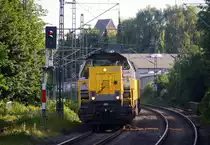 7866,7786 beide von der SNCB kommen als Lokzug aus Belgien nach Oberhausen-West und fahren  durch Erkelenz in Richtung Herrath,Beckrath,Wickrath,Rheydt-Hbf,Mönchengladbach-Hbf. 
Aufgenommen vom Bahnsteig 1 in Erkelenz. 
Bei Sommerwetter am Abend vom 8.6.2017.