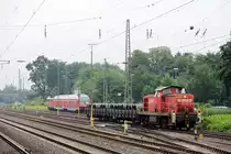 294 839 hat im Bahnhof Minden (Westfalen) Wagen an die Laderampe zugestellt.
Aufgenommen am 10. Juli 2017.