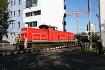 294 669 wurde am 10. Oktober 2012 in Düsseldorf am Bahnübergang Bruchstraße fotografiert.