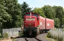 294 597 kommt mit zwei Wagen vom Anschließer Faurecia im Peiner Osten.
Aufnahmedatum: 19. Juli 2012