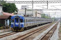 EM528 verlässt am 08.Juni 2017 die Chiayi Station.