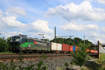 193 201 (Siemens Vectron) von SBB Cargo International als Containerzug fährt in Radbruch auf der Bahnstrecke Hannover–Hamburg (KBS 110) Richtung Hamburg. [6.7.2017 - 14:59 Uhr]