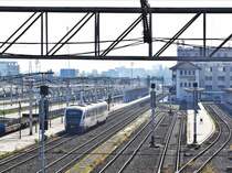 Ein Triebzug der Baureihe 96 nähert sich am 08.07.2017 seiner Endstation im Bahnhof Timisoara