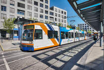 Der für Radio Regenbogen werbende rnv-Tramwagen 5635 hält am 20.4.2017, an der Haltestelle Mannheim Hauptbahnhof.
Ab hier ging es als Betriebsfahrt zum Wenden, um die Garnitur dann wieder auf Gleis 1 bereitzustellen.