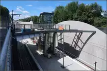 , In der Tiefe -

Die Ausbauarbeiten der Haltestelle Bottroper Straße in Stuttgart-Hallschlag sind noch zugange. Eröffnung wird im Dezember 2017 sein, die U12 fährt dann in Doppeltraktion von Dürrlewang bis Remseck und wird damit eine der längsten Linien im SSB-Netz.

17.07.2017 (M)