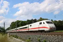 401 008-6 (Tz 108  Lichtenfels ) als ICE 831 (Linie 22) von Hamburg-Altona nach Stuttgart Hbf in Radbruch auf der Bahnstrecke Hannover–Hamburg (KBS 110). [6.7.2017 - 15:46 Uhr]