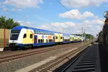 DABpbzkfa mit 146 522-8 der metronom Eisenbahngesellschaft mbH mit der Anzeige  Nicht einsteigen  durchfährt den Bahnhof Radbruch auf der Bahnstrecke Hannover–Hamburg (KBS 110). [6.7.2017 - 16:07 Uhr]