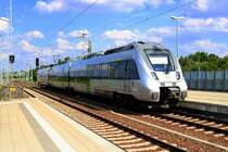 1442 630 (Bombardier Talent 2) als planmäßig später einfahrende S 37453 (S4) von Hoyerswerda nach Wurzen erreicht den Bahnhof Falkenberg(Elster) auf Gleis 7. [8.7.2017 - 16:54 Uhr]