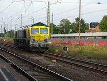 Am 22.07.2017 kam 266 115 mit einem Zug aus Richtung Wittenberge nach Stendal.Hier kam sie gerade vom tanken zurück und fuhr wieder an ihren Zug um Richtung Hannover wieder abzufahren.