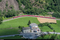 ABe 4/4 III 53  Tirano  und 52  Brusio  nähern sich am 12. Juli 2017 mit einem Regio von Tirano nach St. Moritz dem Kreisviadukt Brusio. (1/6)