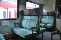 Detailfoto einer OFV Sitzbank 

50 80 22-34 517 Bnrz 452.0
OFV-Design 

RE Stuttgart-Würzburg
Stuttgart HBF 
10.09.2015 