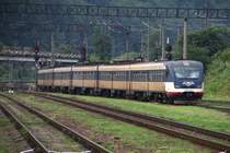 EPL2T-031 . Ein nicht mehr so frischer Triebwagen in Skole Ukraine am 22.07.2017.