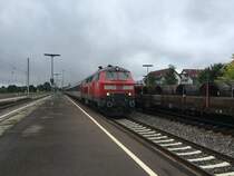 218 494 am 27.07.17 Solo vor IC 118 nach Münster, bei der Einfahrt in Aulendorf.