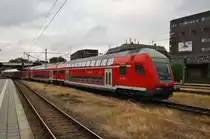 RE8 (RE21412) von Hamburg Hauptbahnhof nach Lübeck-Travemünde Strand fährt am 25.6.2017 aus dem Lübecker Hauptbahnhof aus. Zuglok war 112 149.