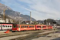 Am 11. Dezember 2016 konnte ich im Jenbacher Bahnhof der Zillertalbahn diese Garnitur ablichten.
Fahrzeugnummern sind mir nicht bekannt.
