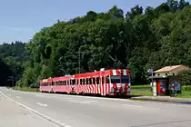 FW/AB: Für die Frauenfeld Wil Bahn war der 22. August 2010 ein Großkampftag der den Einsatz vom gesamten zur Verfügung gestandenen Rollmaterial erforderte. Dreiwagenzug als Überlandbahn mit Motorwagen an beiden Enden bei der Durchfahrt Lüdem.
Foto: Walter Ruetsch