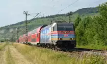 146 247 führ mit einem RE nach Bamberg am 15.06.17 durch Thüngersheim Richtung Würzburg.