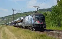 Mit einem Altmannzug am Haken fuhr 182 509 am 15.06.17 durch Thüngersheim Richtung Würzburg. 