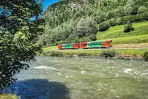 VT 34 fährt mit dem VS 42 als R 8707 (Unzmarkt - Tamsweg) nahe der Haltestelle Hintering vorüber.
Aufgenommen am 31.7.2017.