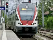RABe 511 027 bei der Einfahrt als IC nach Brig aber wegen der Baustelle zwischen Weinfelden und Frauenfeld endete dieser Zug am 31.7.17 schon hier in Weinfelden.