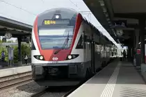 RABe 511 027 als Ersatz IC von Romanshorn nach Weinfelden, am 31.7.17 beim Halt in Amriswil.