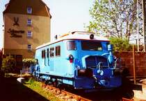 Gleisstopfmaschine Plassermatic vorm Schwerter-Haus in Dresden 01.05.2000