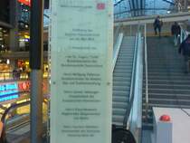 Er�ffnungstafel am Eingang Berlin Hbf (Washingtonplatz).