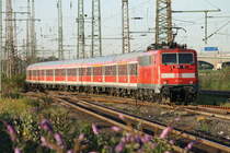 111 111 mit n-Wagen auf der RB35 unterwegs nach Düsseldorf, im Sommer 2012 sogar noch ohne Halt am Flughafen-Düsseldorf. Mittlerweile fahren hier die Züge der Abellio
