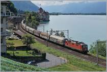 Die SBB Re 4/4 11248 (Re 420 248-7) fährt mit einem Güterzug bei Veytaux in Richtung Lausanne.
9. August 2017