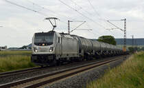 Rheincargo rollte am 16.06.17 mit einem Kesselwagenzug und 187 078 durch Retzbach-Zellingen Richtung Gemünden.