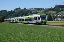 BLS: S 6 Langenthal-Luzern bei Rohrbach am 7. August 2017 mit zwei RABe 525 NINA, interessanterweise mit neuem und altem Anstrich.
Foto: Walter Ruetsch