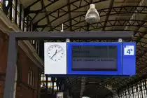 DEN HAAG (Provinz Zuid-Holland), 05.08.2017, Zugzielanzeiger im Bahnhof Hollands Spoor
