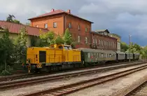 Für diesen Sonderzug sprang aufgrund des Ausfalls der eigentlich verplanten Lok die SGL 203 005-4 ein. Aufgenommen am 05.09.2015 in Meiningen.